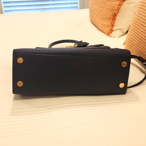 Micheal Kors Navy Tote Bag - Picture 7 of 7